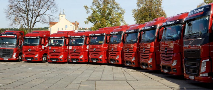 Tausende PS für Sie im Einsatz, mit unseren LKW und Arbeitsmaschinen